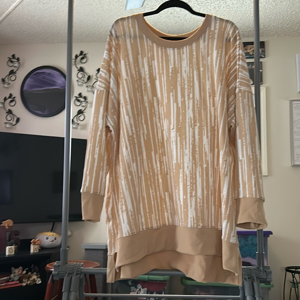 EUC 3XL LuLaRoe Long-Sleeved T. From a non-smoking/pet friendly home.